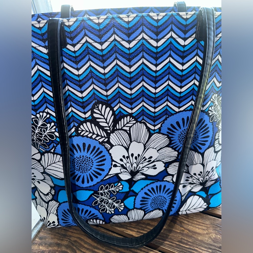 Vera Bradley  Blue Bayou Shoulder Bag in a Vibrant Blue & Black Pattern -NWOT - Picture 9 of 15